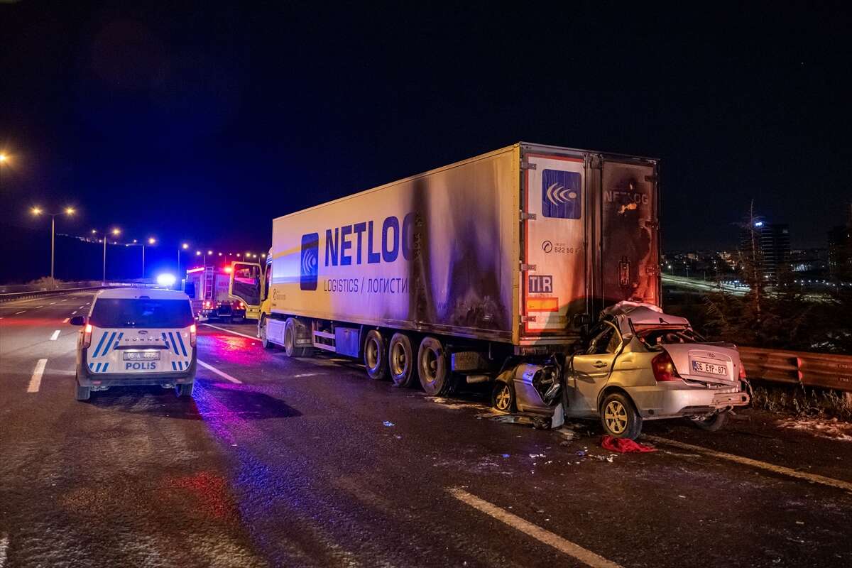 Trafikte facia! TIR’a çarpan otomobil alev aldı, sürücü öldü 6
